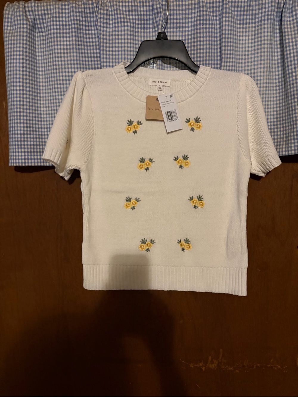 Blu Pepper Juniors White Short Sleeve Sweater with Yellow Floral Embroidery
